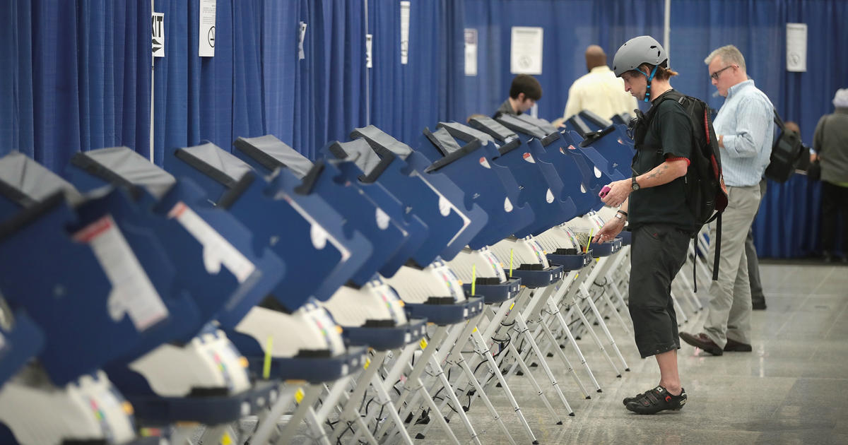 cbschicago's tweet photo. Candidates for 1st Ward alderperson talk crime, affordability, transparency https://t.co/lHbwB9fwie https://t.co/mCwZu7gF38