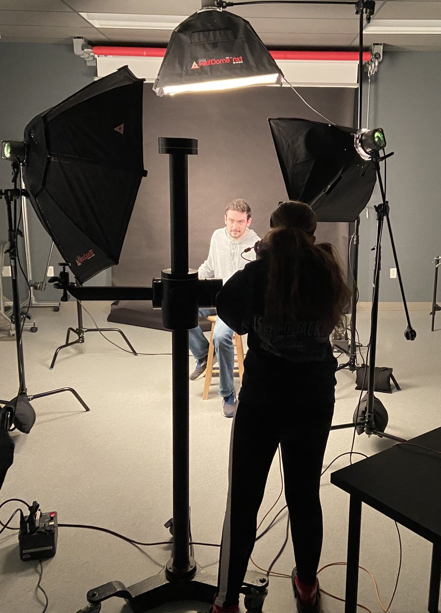 RMUArtsHuma's tweet image. Attn: Arts and Humanities Majors! 

Our #portraitphotography  students are in the #lightingstudio until 2pm to make your professional headshot today. Don't miss this chance 📸