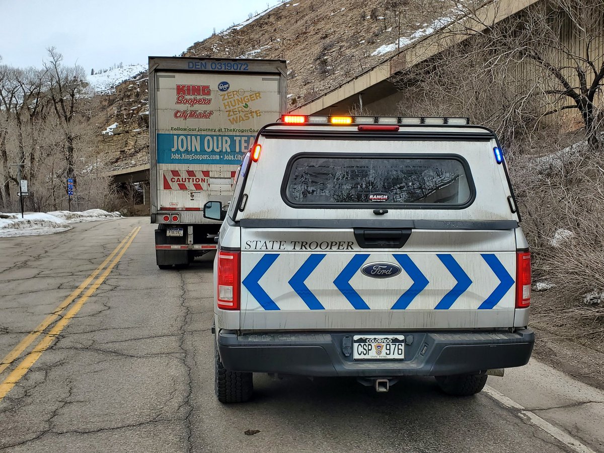 CSP_MCSAP's tweet image. This CMV was stopped for a lane violation in Glenwood Canyon. During the inspection it was identified that two hoses were chafed to the extent that they had developed air leaks. The vehicle was placed out of service.