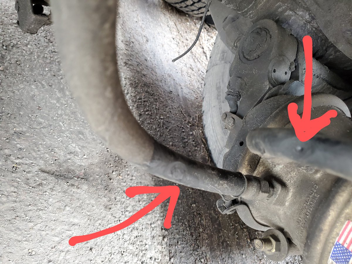 CSP_MCSAP's tweet image. This CMV was stopped for a lane violation in Glenwood Canyon. During the inspection it was identified that two hoses were chafed to the extent that they had developed air leaks. The vehicle was placed out of service.