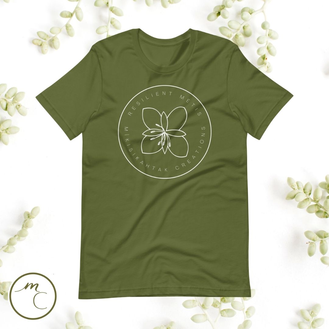 mikisikahtak's tweet image. Our "Resilient Native" Fireweed &amp;amp; "Resilient Métis" Fireweed Shirts are available in sizes S-4XL. 
It also comes in a crew neck style in various colors!
Black &amp;amp; White options are available in up to 5XL 🤍
mikisikahtakcreations.com/shop 🤍 
#IndigenousArtist #NativeTwitter #SupportNative