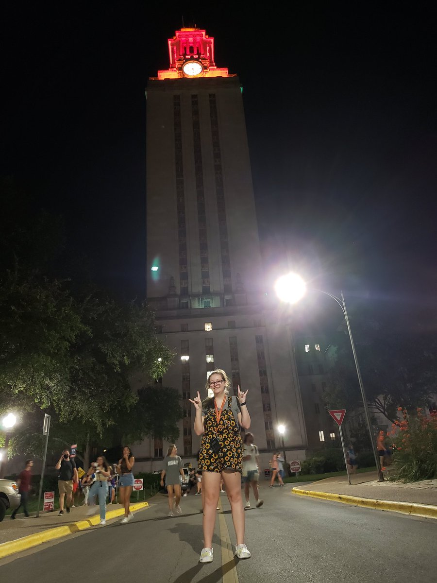 ForeverAlone_BB's tweet photo. @UTAustin Today's my birthday! Happy birthday to the both of us! https://t.co/aJNgDU03d1