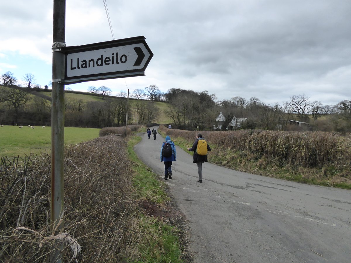 ftwwales's tweet photo. Ffordd Masnach Deg #Llandeilo - #Dryslwyn Fair Trade Way! 27.02.2023! With / gyda @CwrtHenri  @YsgolFfairfach @YsgolTeiloSant @LlandeiloP . Diolch yn fawr iawn i chi gyd.

Ffilm : https://t.co/FW9bkiKyzX

#PythefnosMasnachDeg #FairtradeFortnight https://t.co/hnaKLRmpDb