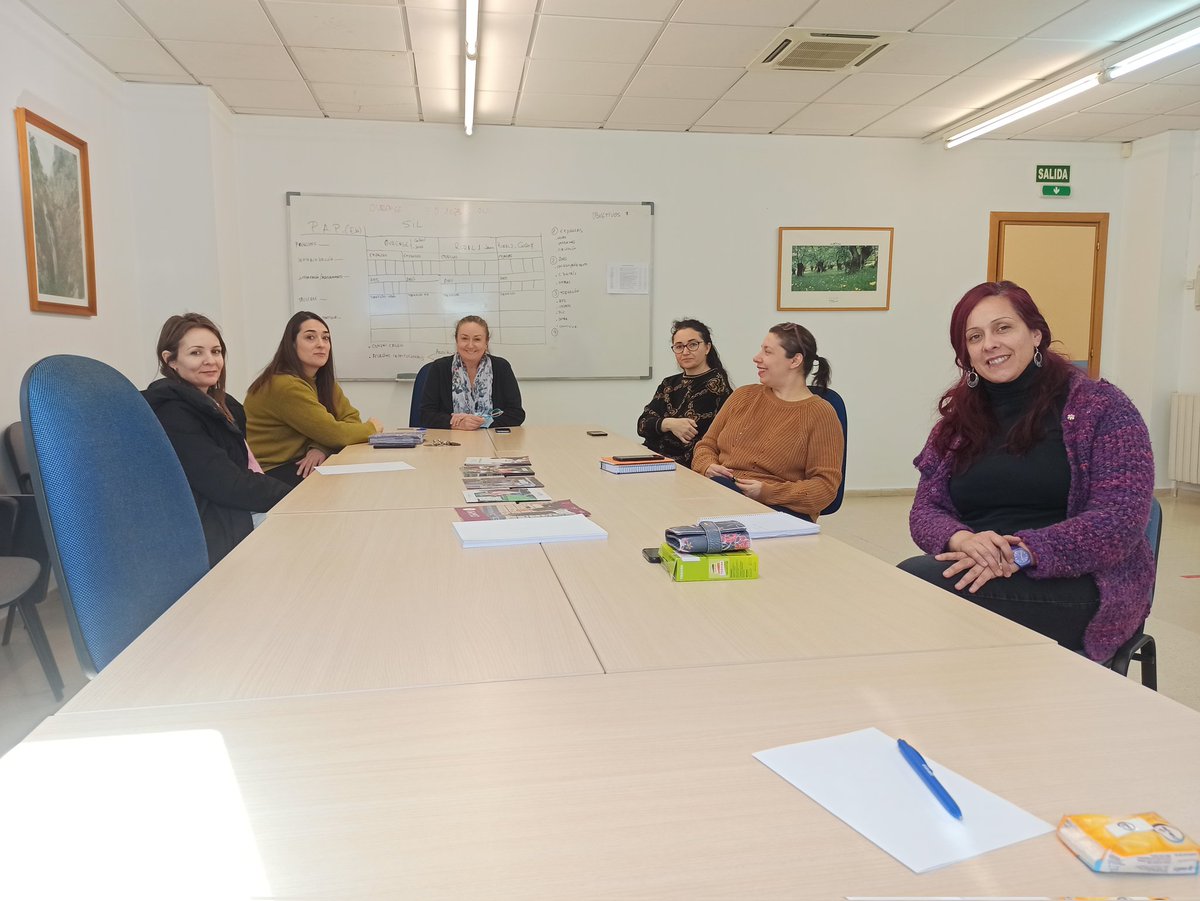 DiscafisCogami's tweet photo. Reunión técnica con entidades da Federación #DiscafisCogami para ver necesidades e trazar liñas de acción en común #discapacidade #Ourense https://t.co/jT6Uo662XR