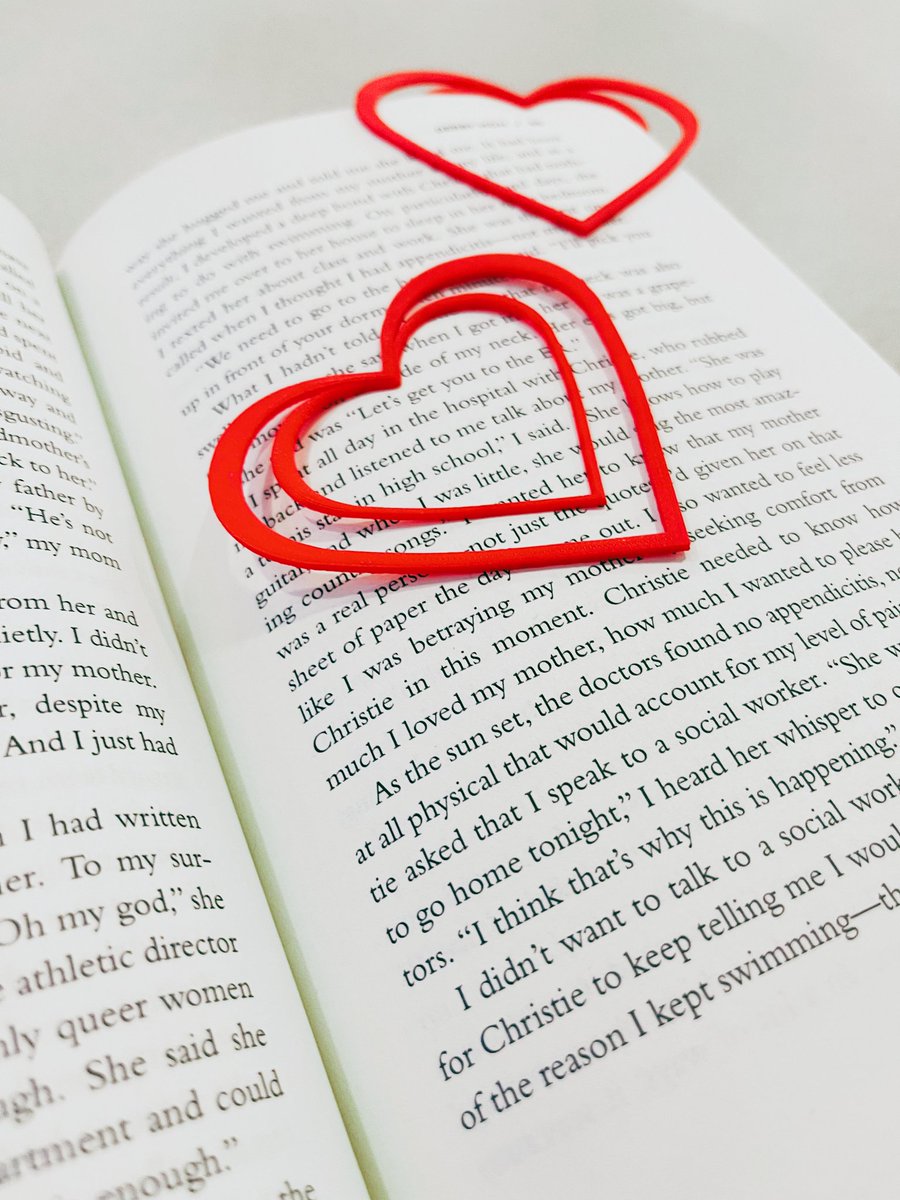 STLpubLibrary's tweet image. Valentine’s may be over, but not our love of books! Come stop by Creative Experience and print your own bookmark! These hearts only took 20 minutes so you can stay and watch the magic happen.   #slpl #free #creativeexperience #valentines #diybookmark