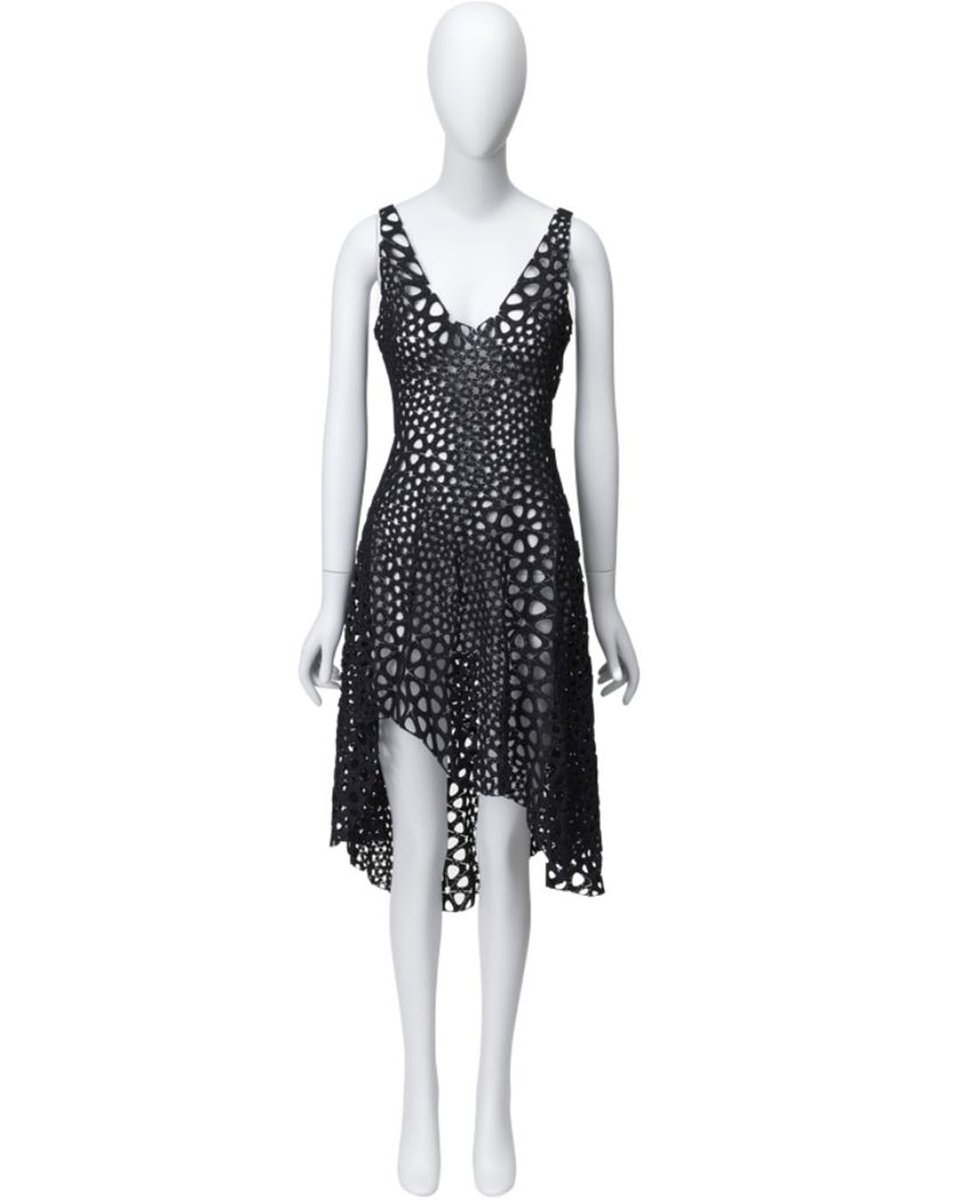 FConservatory's tweet photo. This 2015 Kinematics Dress was designed by Jessica Rosenkrantz, Jesse Louis-Rosenberg & Nervous System. It was 3D printed by Shapeways using selective laser sintering. It's home is at Hewitt, Smithsonian Design Museum (@cooperhewitt).
#3DPrinting #CooperHewitt #FC #FashCon https://t.co/OqUKpZtaBx
