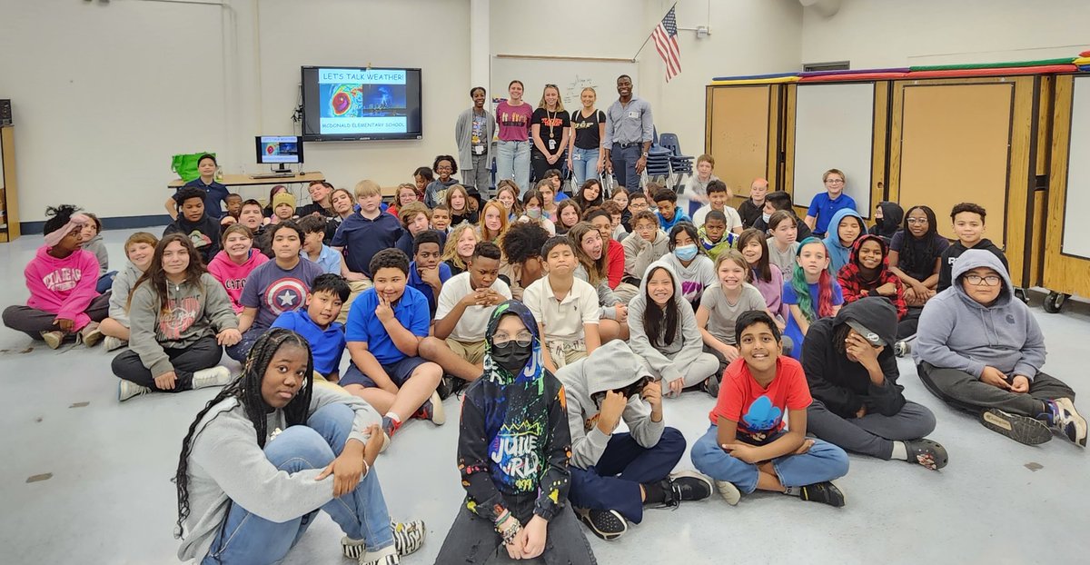 jhachiya's tweet photo. How do you move a piece of furniture at the weather station? With four casters! So excited that Meteorologist @TonySadikuFOX13 from @FOX13News was able to share his knowledge with our 5th graders! @Community_Sch
@HCPSTitle1
@HillsboroughSch
@HCPS_FACE
@TransformHCPS https://t.co/jicNPXkdF3