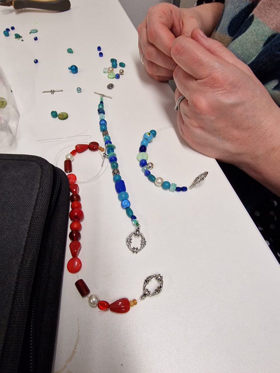 SafeNet_UK's tweet photo. Beautiful jewellery made by survivors of domestic abuse in our Lancaster service.  Women enjoyed the session, which helped with relaxation &amp; connection with others. 
Those who took part said they loved the experience of making something for themselves 
#selflove #madewithlove https://t.co/kiJpa6UKU0