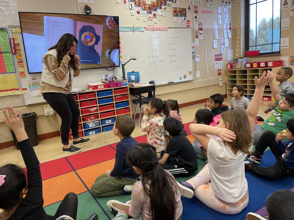 Oak Terrace Elementary students are learning effective strategies to stay engaged while finding so many opportunities to bridge languages throughout the day! Thanks for sharing, @DouglasSmithen1! #112Leads