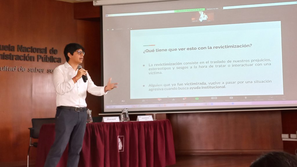 SERVIR_PERU's tweet image. 🗣 Saulo Galicia: &quot;Debemos tener cuidado de los #estereotipos y el #sesgo al recepcionar las denuncias de #HostigamientoSexualLaboral. Como el caso del sesgo de la víctima perfecta porque no existen las mismas reacciones y conductas en todas víctimas.&quot;