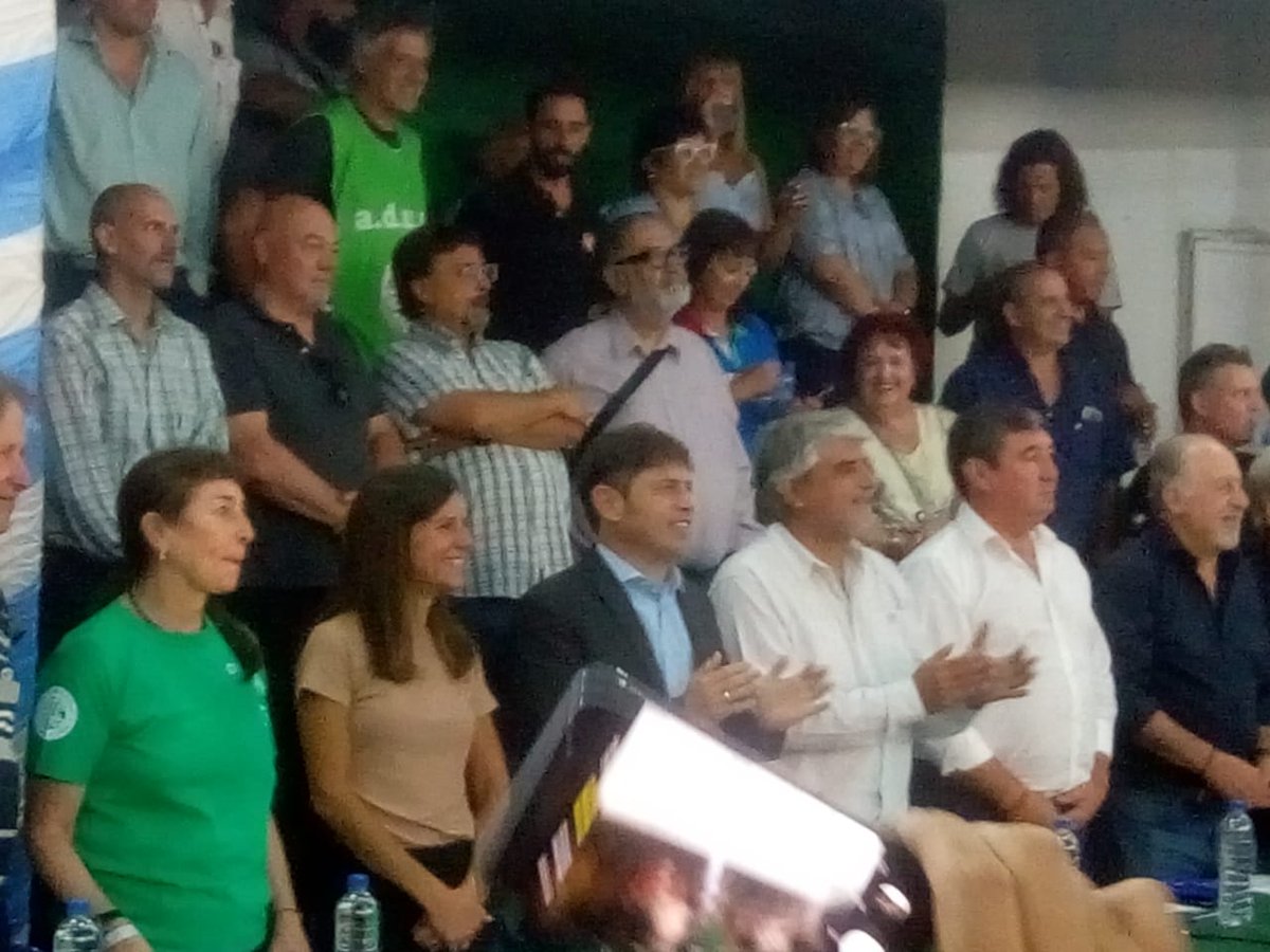 Con el Cro. Pablo Mancini participamos del encuentro que encabezó el Gob. <a href="/Kicillofok/">Axel Kicillof</a> en el Polideportivo de SMATA junto al Ministro <a href="/waltercorreaok/">Walter Correa</a> en una convocatoria dirigida a los Secretarios Generales y comisiones directivas de los gremios de la CGT Seccional Mar del Plata