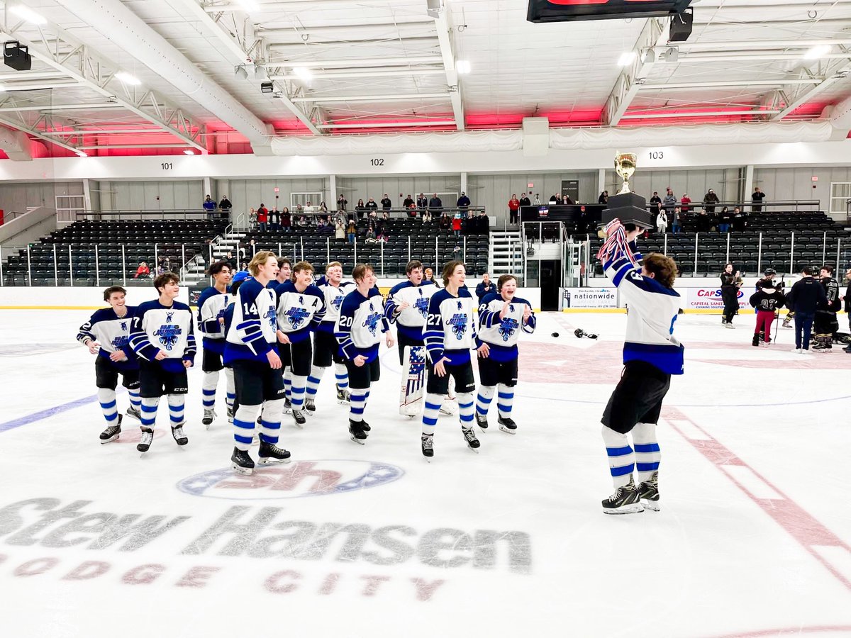 Boji_Mammoths's tweet photo. Bring home that trophy once again #backtoback #statechamps https://t.co/SiIEGg5H9r