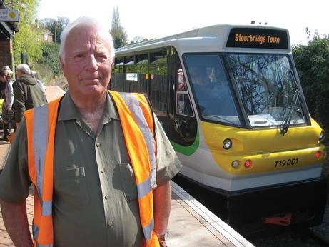 tobythetram's tweet image. Really sad to learn of recent death of John Parry OBE
John was a true "disruptor" with a passion to make the world a better place
whether developing low-cost lightweight building materials for developing countries
or designing his unique flywheel-assisted light rail cars
RIP John