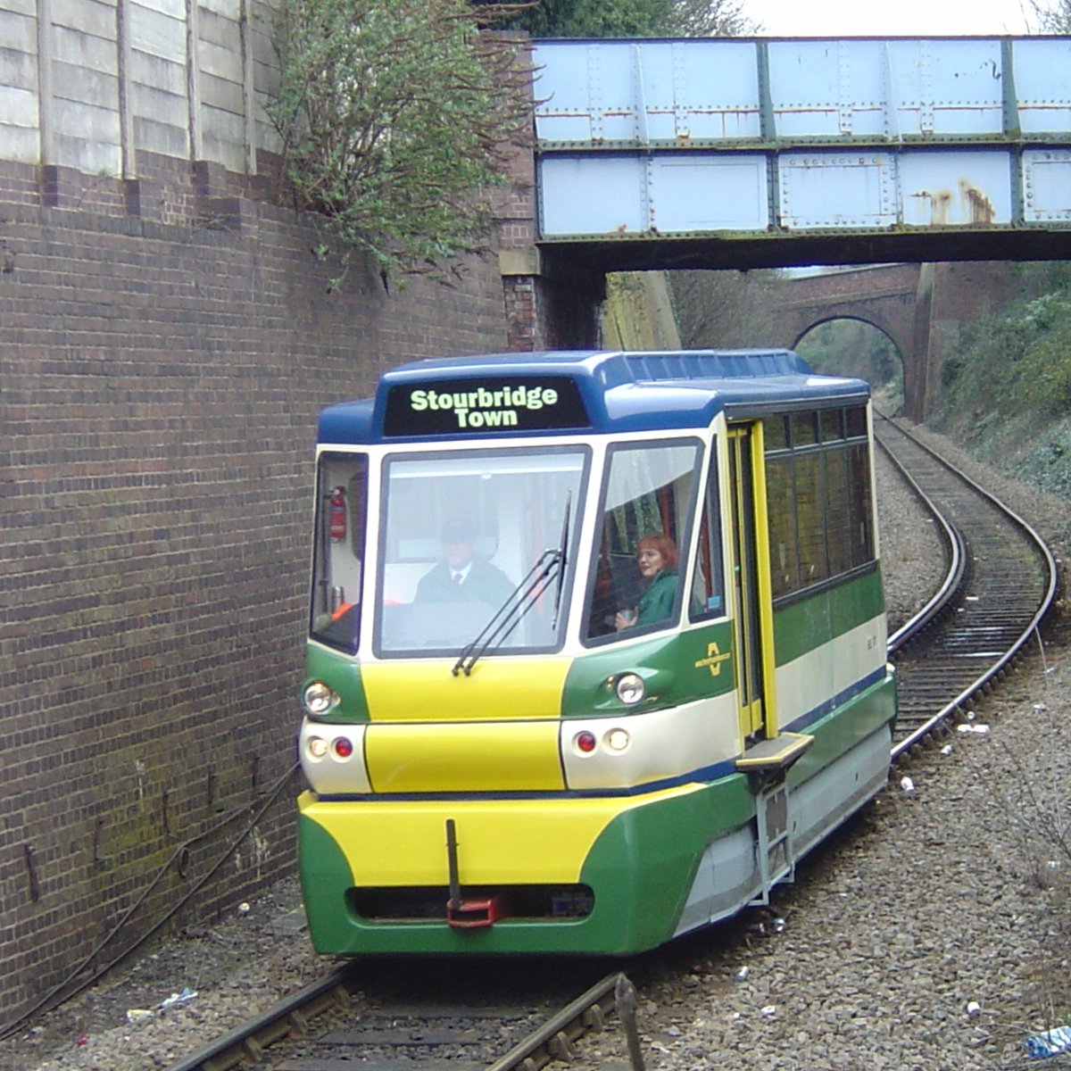 tobythetram's tweet image. Really sad to learn of recent death of John Parry OBE
John was a true "disruptor" with a passion to make the world a better place
whether developing low-cost lightweight building materials for developing countries
or designing his unique flywheel-assisted light rail cars
RIP John