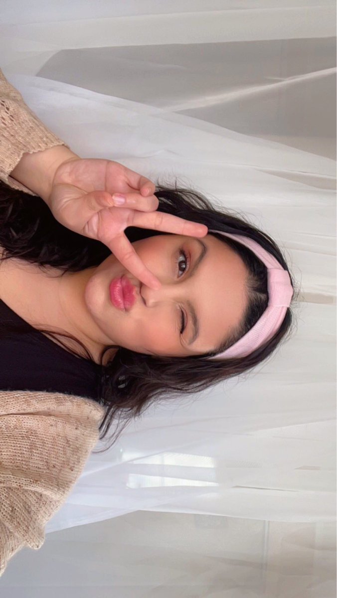 SincerelyHerrer's tweet photo. Happy Monday ✌🏻
I just wanted to show off our Cotton Candy headband, bow style. Majority of our headbands are available in both twist and bow style! 

Our shop sale ends tomorrow✨ https://t.co/KPRznSsgxa