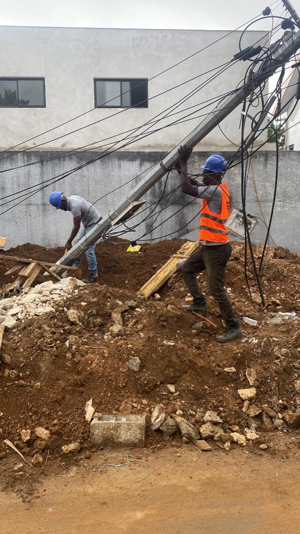 mamadou_bamba_'s tweet photo. Les faits sont malheureusement têtus 🤷🏾‍♂️ 🤷🏾‍♂️ 🤷🏾‍♂️ Sur notre réseau en 2022, 484 coupures de fibre liées à des travaux de voirie.
Je m’attendais à une prise de conscience collective au lieu d’invectives personnelles.
#protègetonréseau #PorteoBTP https://t.co/X0oVWcv66q