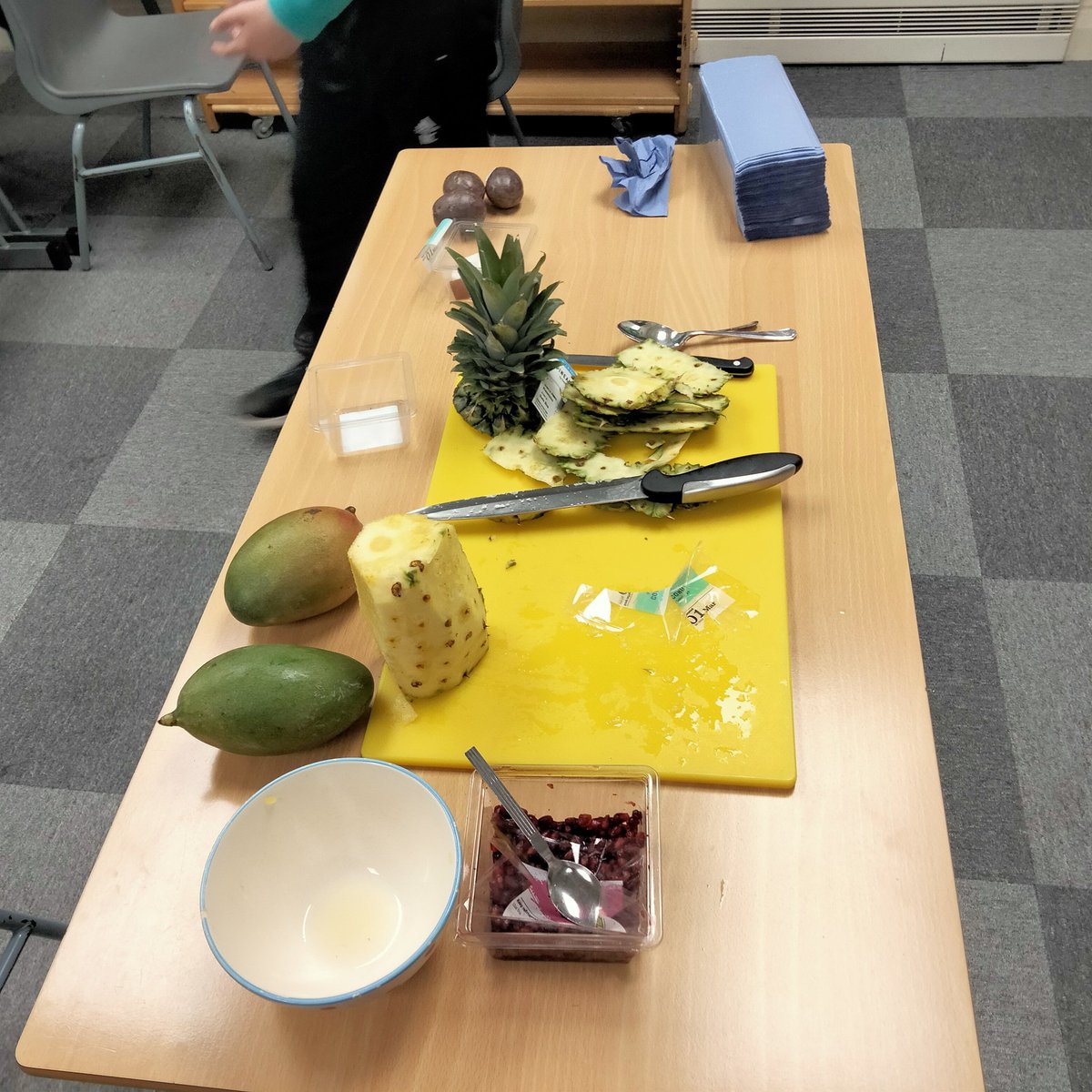 ovpsdosbarth14's tweet photo. Today we looked at Fair Trade as a part of Fair Trade Fortnight. We enjoyed learning about exotic fruit and tasting them as well as thinking about their carbon footprint @OgmoreP #Article24 https://t.co/ug92VwIR39