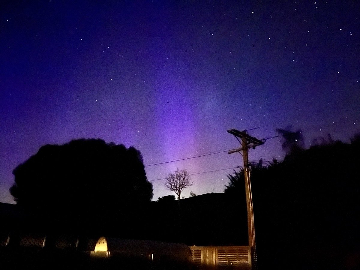 TimSlade15's tweet photo. There’s nothing quite like walking out your door to go to work and be greeted with this. ⁦⁦@WeatherWatchNZ⁩ https://t.co/sJJdarCugZ