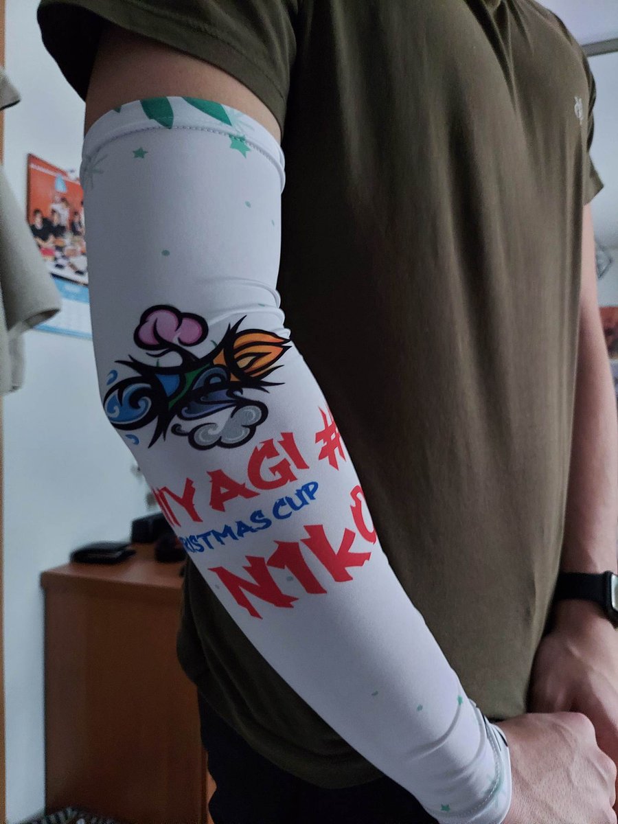 Arm sleeve'y to w naszej opinii jeden z nielicznych obecnie atrybutów must have każdego prawilnego esportowca. 🙃

#ubieramypolskiesport 👕