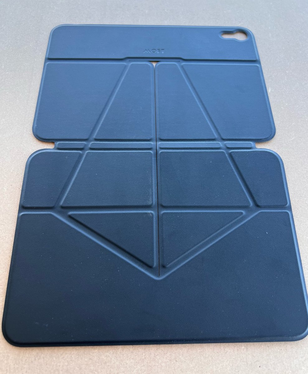 estudiobpgroup's tweet image. Hoy en un nuevo episodio de #FreelancerTech, nos vamos a ocupar de un producto que está en boca de todos. Las fundas MOFT para iPad. Particularmente, la funda origami. Aquellos que la ven, quedan totalmente obsesionados con ella.

Pero es realmente tan buena?