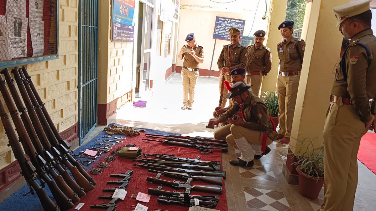 himverma_ips's tweet photo. Annual Police Station inspections are an effective way to keep a check on the management of Police Stations, disposal of complaints and cases &amp; upkeep of records and registers. They are not only effective but also mandatory on part of senior officers.
#ips #police #uttarakhand https://t.co/7UqM90gd2W