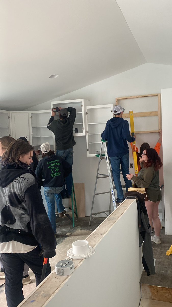 TbhsTech's tweet image. Cabinet day at the tech house.