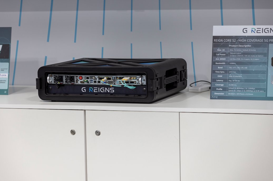 htcvive's tweet photo. Revolutionizing the way we experience #5G with REIGN CORE S2 - our all-new P5G solution that supports O-RAN standards, providing a seamless and high-definition real-time video transmission across 10,000 square meters.
Learn more: https://t.co/T3hC38bQWS
#MWC23 #REIGNCORE #P5G https://t.co/i8rWujM3WJ