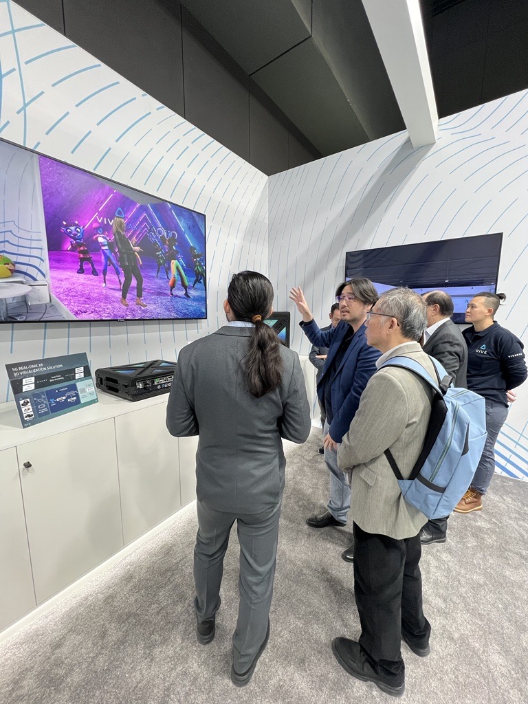 htcvive's tweet photo. Revolutionizing the way we experience #5G with REIGN CORE S2 - our all-new P5G solution that supports O-RAN standards, providing a seamless and high-definition real-time video transmission across 10,000 square meters.
Learn more: https://t.co/T3hC38bQWS
#MWC23 #REIGNCORE #P5G https://t.co/i8rWujM3WJ