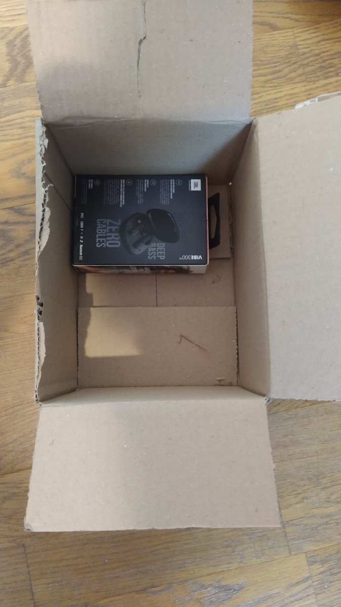 Garlic_Nacho's tweet photo. Bonjour @CarrefourFrance, 7,6% de remplissage (12x3x8,5cm / 16x20x12,5cm), vous pouvez faire mieux... @ademe #colisPleinDeVide https://t.co/SA2v2h17cU