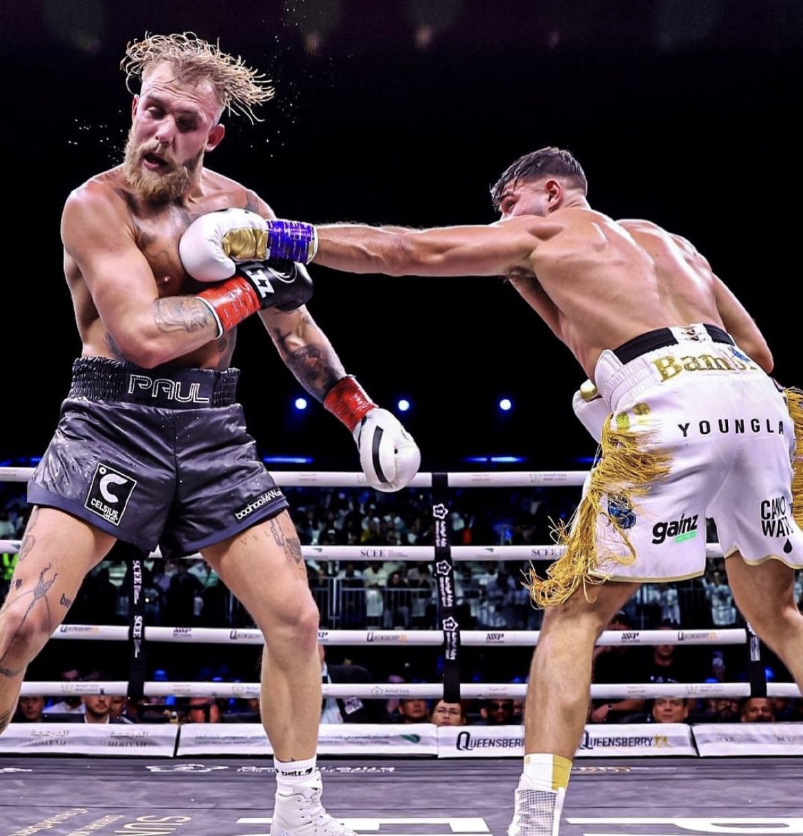 Fight Pics That Go Hard on Twitter "Tommy Fury punches Jake Paul (2023