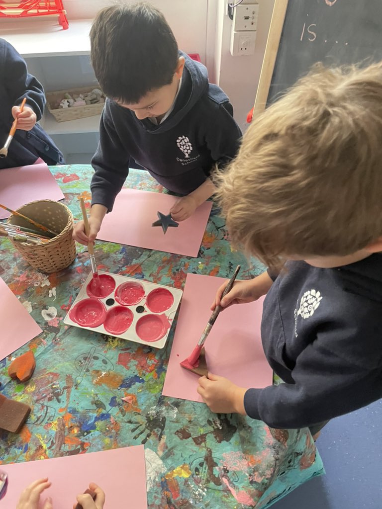 DanesfieldR's tweet photo. A fantastic start to book week. RS are looking at the story ‘My Shadow is Pink’ by Scott Stuart. Lots of wonderful art and science investigations taking place throughout the day. @DanesfieldSchl #myshadowispink https://t.co/oay4tQdlQz