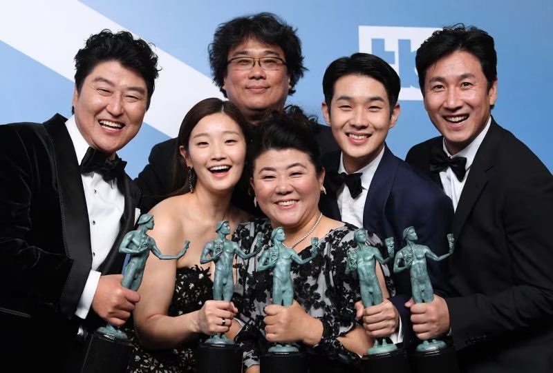 its_willyu's tweet photo. Parasite. 
Minari. 
Squid Game. 
Everything Everywhere All At Once. 

All major @SAGawards winners.

IT’S AN HONOR JUST TO BE ASIAN ✨ https://t.co/gFe7K9kId5