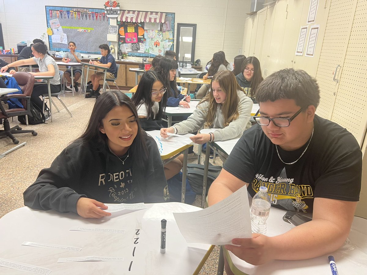 LindsayJonas4's tweet photo. Scoring SHORT-CONSTRUCTED responses using the TEA rubric 💛🖤 
#RangersReady @wilsonyoungms 
#collaborationiskey https://t.co/uEvij0RTj9