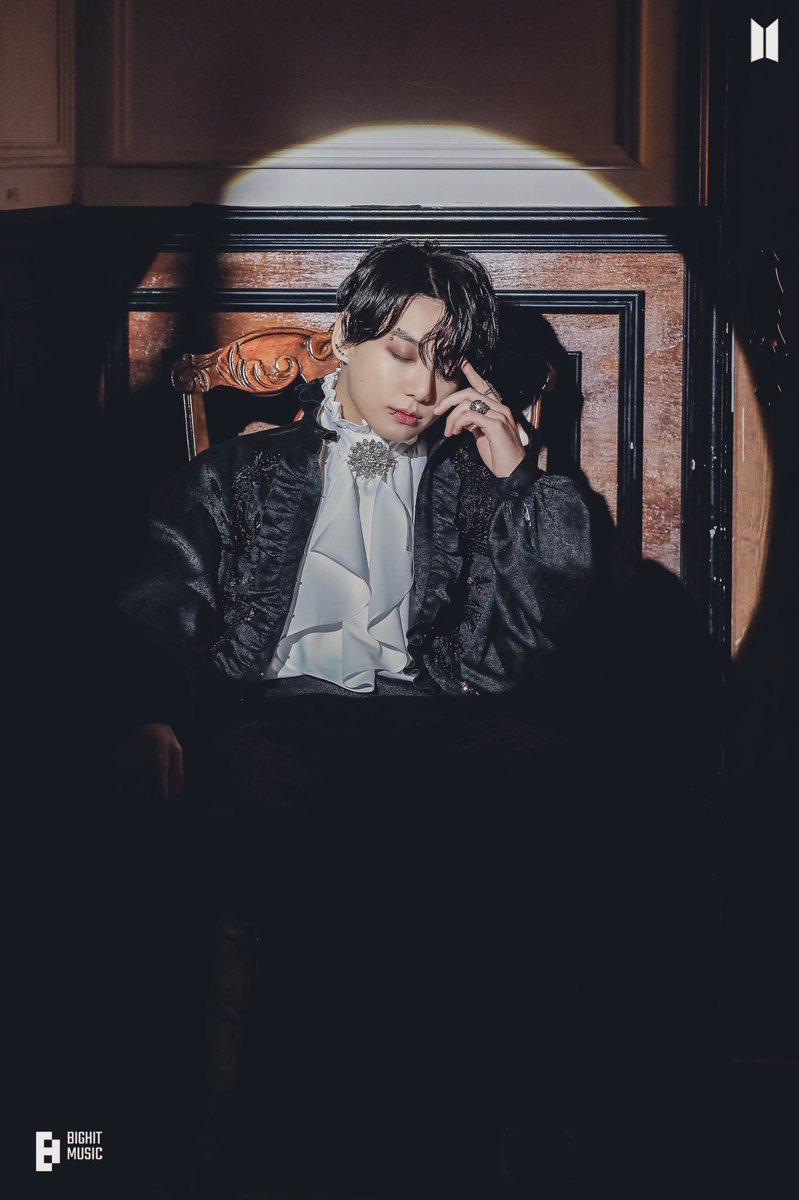 aureatk_7's tweet photo. #taekookau

“I told them to bring all your belongings here. There are a few extra books too,” Jungkook says from the doorframe. “Are you sure about this?”

“Shut that damn door Kook, I’ll never forgive myself if I hurt you and I don’t know how much I’ll control it. Please.” https://t.co/C8UTVtteID