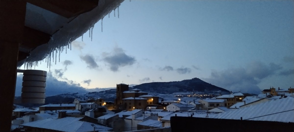 victorgoiko's tweet photo. @netatmo @alvarion88 @ElTiempoNavarra @Armeteo @Noainmeteo la sensación de frío con el aire es brutal... Pobres almendros todos en flor.... https://t.co/A64CohNZQI
