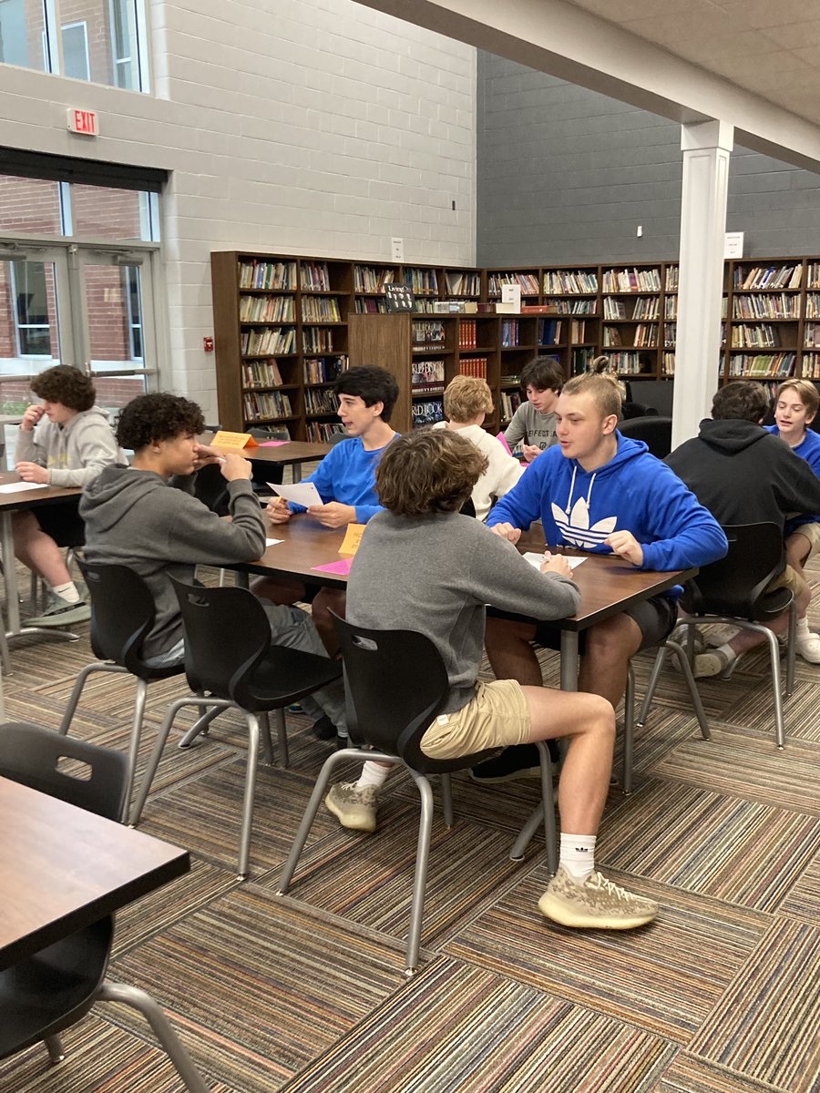 LFMS_Library's tweet image. Exciting day in the Library: the Grizzly Bears participated in Speed Debating!