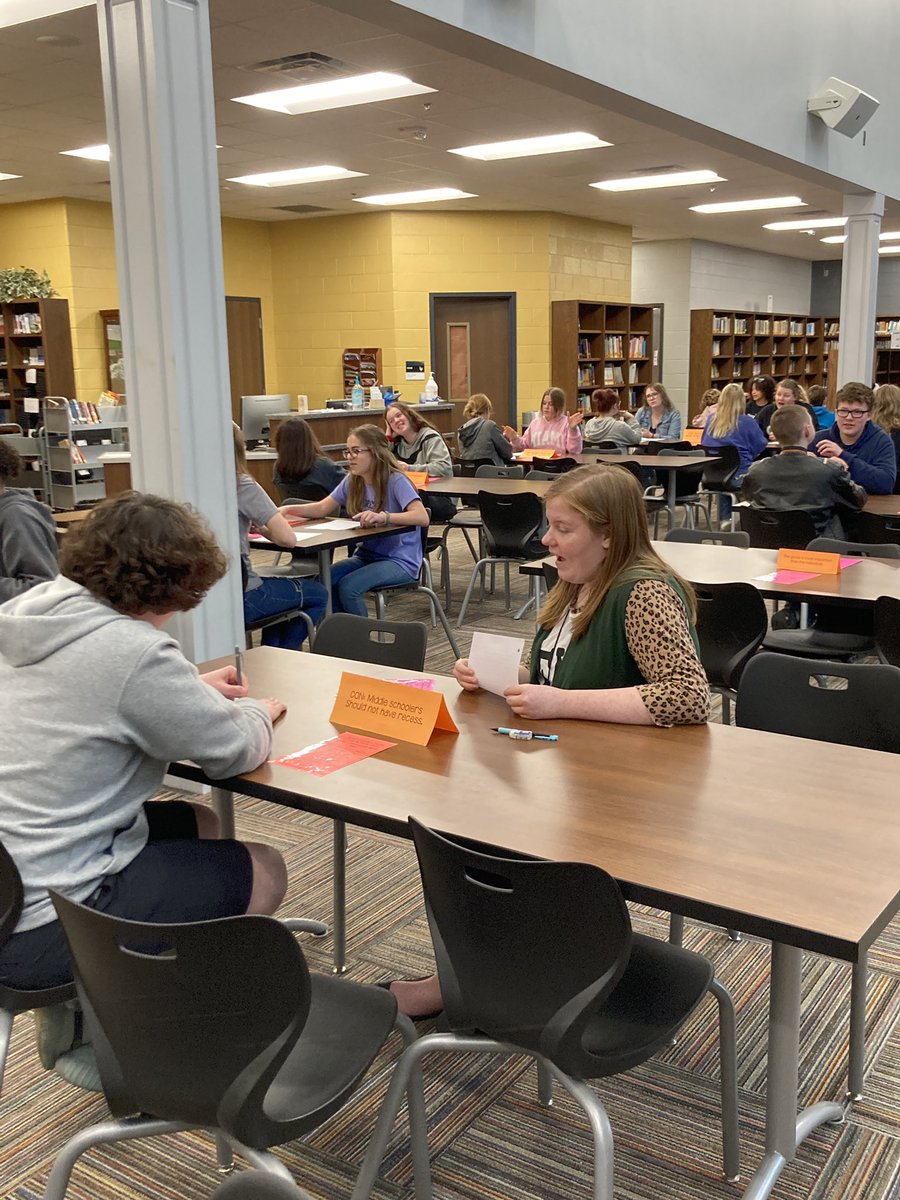 LFMS_Library's tweet image. Exciting day in the Library: the Grizzly Bears participated in Speed Debating!