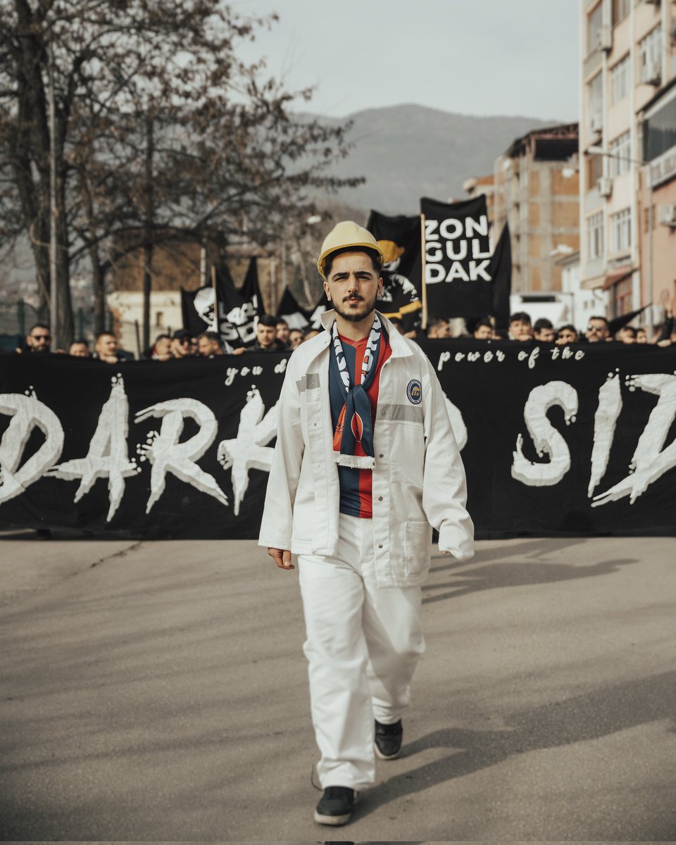 Sanki bir halkın özgürlük umutları... @UltrasDarkSide 🏴