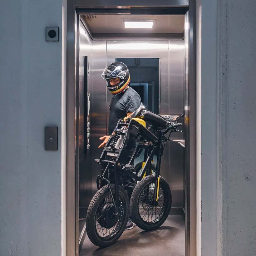 designaholicmx's tweet photo. Colibrí M22 es la primera bicicleta #eléctrica con un rango de hasta 200 km con una sola carga. Desarrollada por Petre Georgescu, esta solución #innovadora es plegable, altamente #personalizable y viene equipada con accesorios variados para adaptarse a distintas necesidades. https://t.co/qYI3gW5Bu7