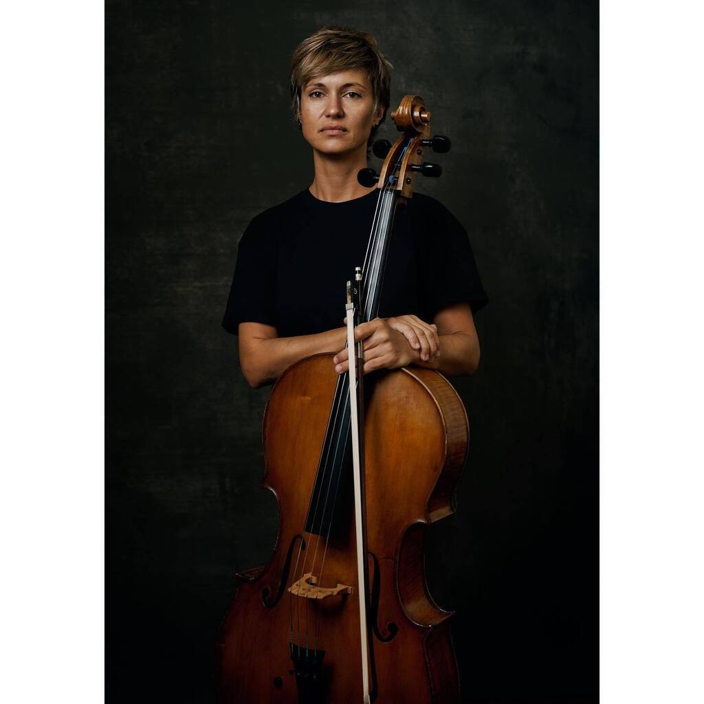 Musicians need portraits too! #portraitphotographer @gravitybackdrops #cello instagr.am/p/CpLOUVlqQfh/