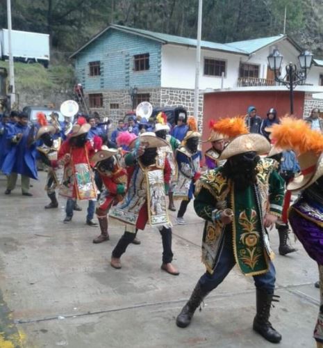 Agencia_Andina's tweet photo. Danza de Los Negritos de Tomás volvió a realizarse luego de la pandemia en Huancayo 👉 https://t.co/73sk1BP4A5

📌 Residentes buscan sea declarada como Patrimonio Cultural de la Nación por su riqueza histórica. https://t.co/pfvWXVo0fq