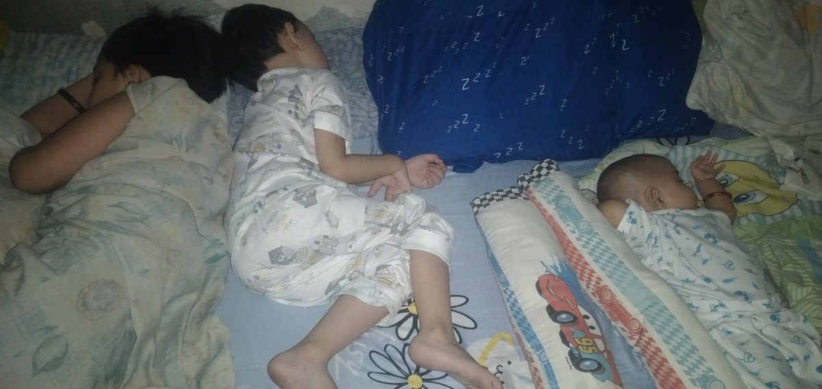 theckpotx's tweet photo. Mga anak ko walang alam kung ano na ngyayari sa Daddy nila..😟 https://t.co/d5WRVJUJZF