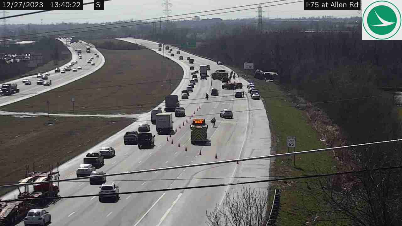 Local 12/WKRC-TV on Twitter: "TRAFFIC ALERT: A crash involving a semi and a  Rumpke truck has traffic down to two lanes on SB I-75 just south of Union  Centre. https://t.co/drbbltqEyw" / Twitter