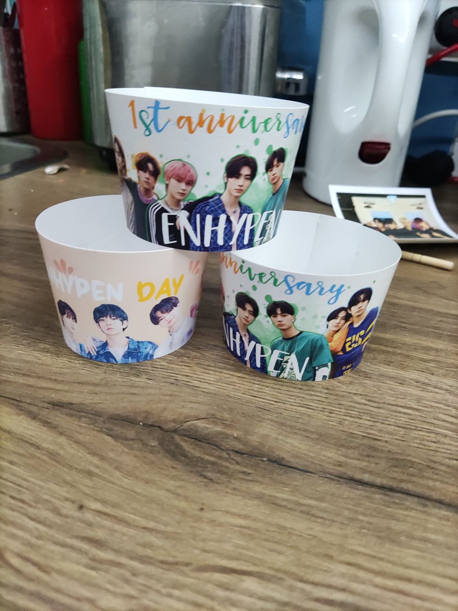 H3Lau's tweet photo. Bonjour

Je fais dons à qui veut des cup sleeve kpop que j'ai chez moi 
Je range et ils risquent de partir à la poubelle 😢

Donc je les donne juste les fdp à payer 
Hésitez pas à me mp si vous en voulez 

BTS stray kids Ateez enhypen Mamamoo Oneus monsta X NCT U etc... https://t.co/BMAZ5L5XrW