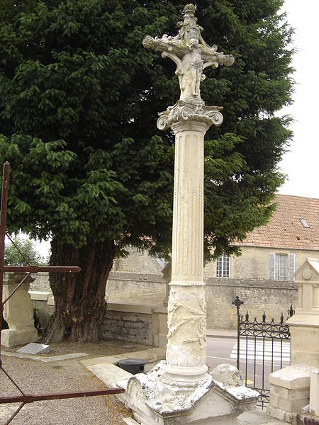 MonumentumFr's tweet photo. Croix en pierre à #LucsurMer (#Calvados) Construction 3e quart XVIIe siècle. Croix en pierre située dans le cimetière : classement par arrêté du 2 septembre 1907.
Suite 👉 https://t.co/GZoowoZqJv
#Patrimoine #MonumentHistorique https://t.co/7074kGQ7bd