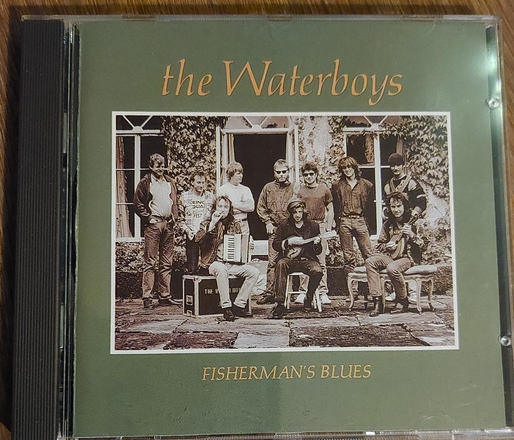 #FishermansBlues, uiterst aangenaam album van #theWaterboys in @nachtplaten 😎🎸