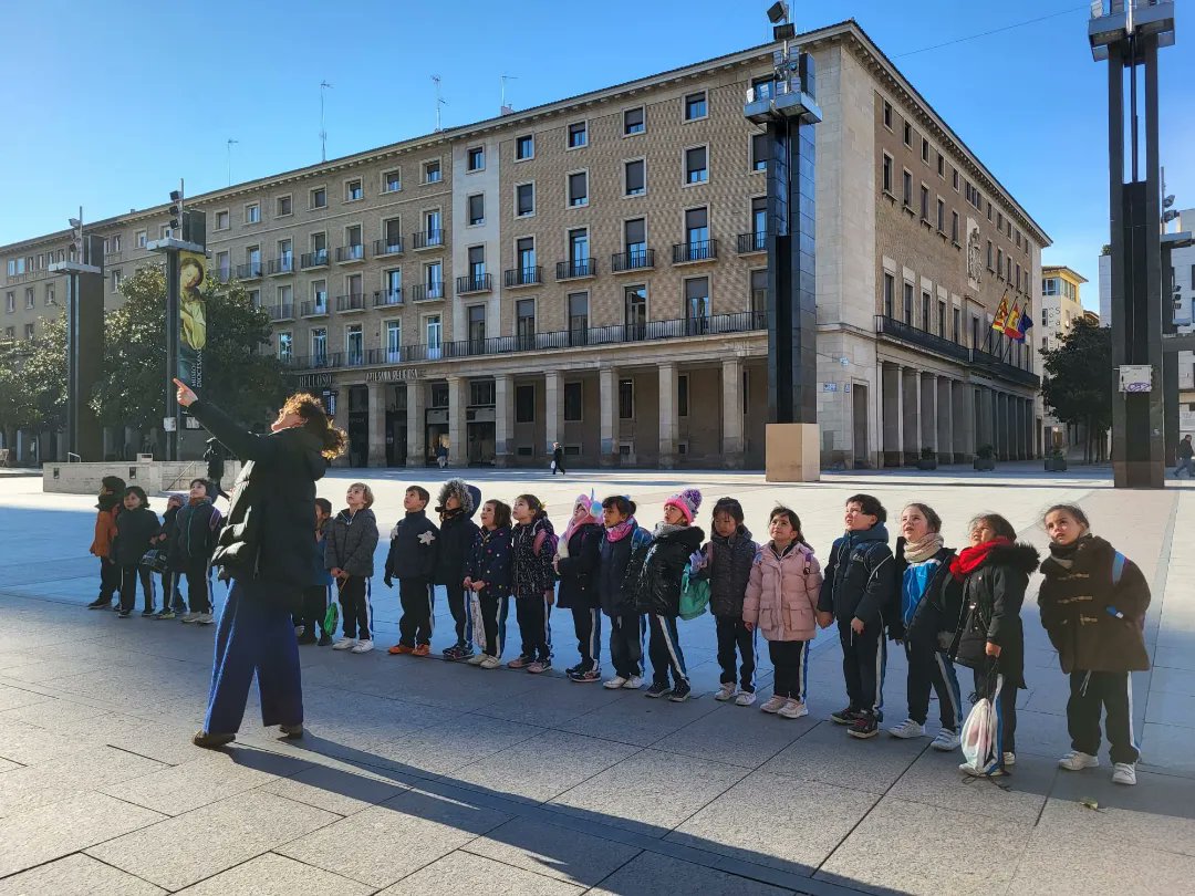 E_Pompiliano's tweet image. Los niños de 3° de #infantil  hemos ido de excursión al #Ayuntamiento y a La Seo. Hemos jugado a detectives y hemos aprendido muchas cosas.

#excursiones #atreveteacaminar