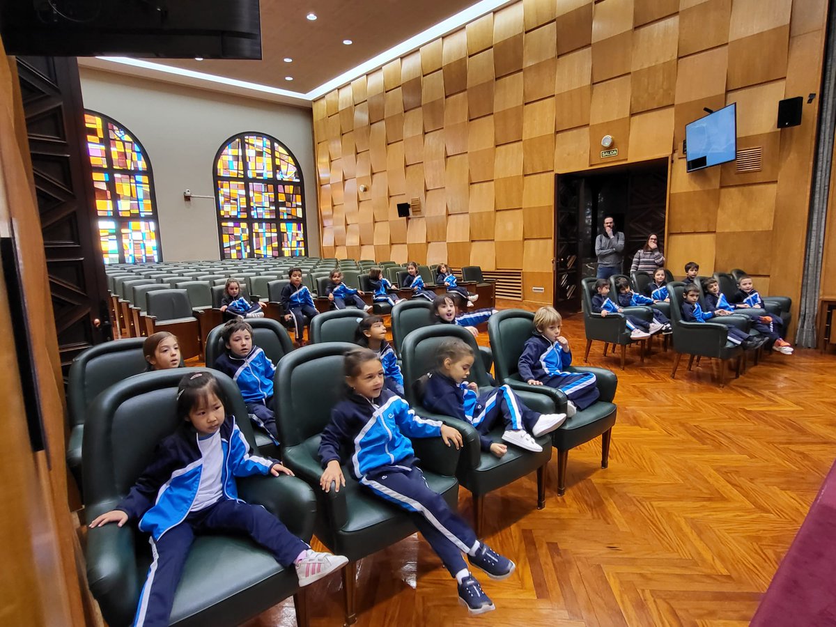 E_Pompiliano's tweet image. Los niños de 3° de #infantil  hemos ido de excursión al #Ayuntamiento y a La Seo. Hemos jugado a detectives y hemos aprendido muchas cosas.

#excursiones #atreveteacaminar