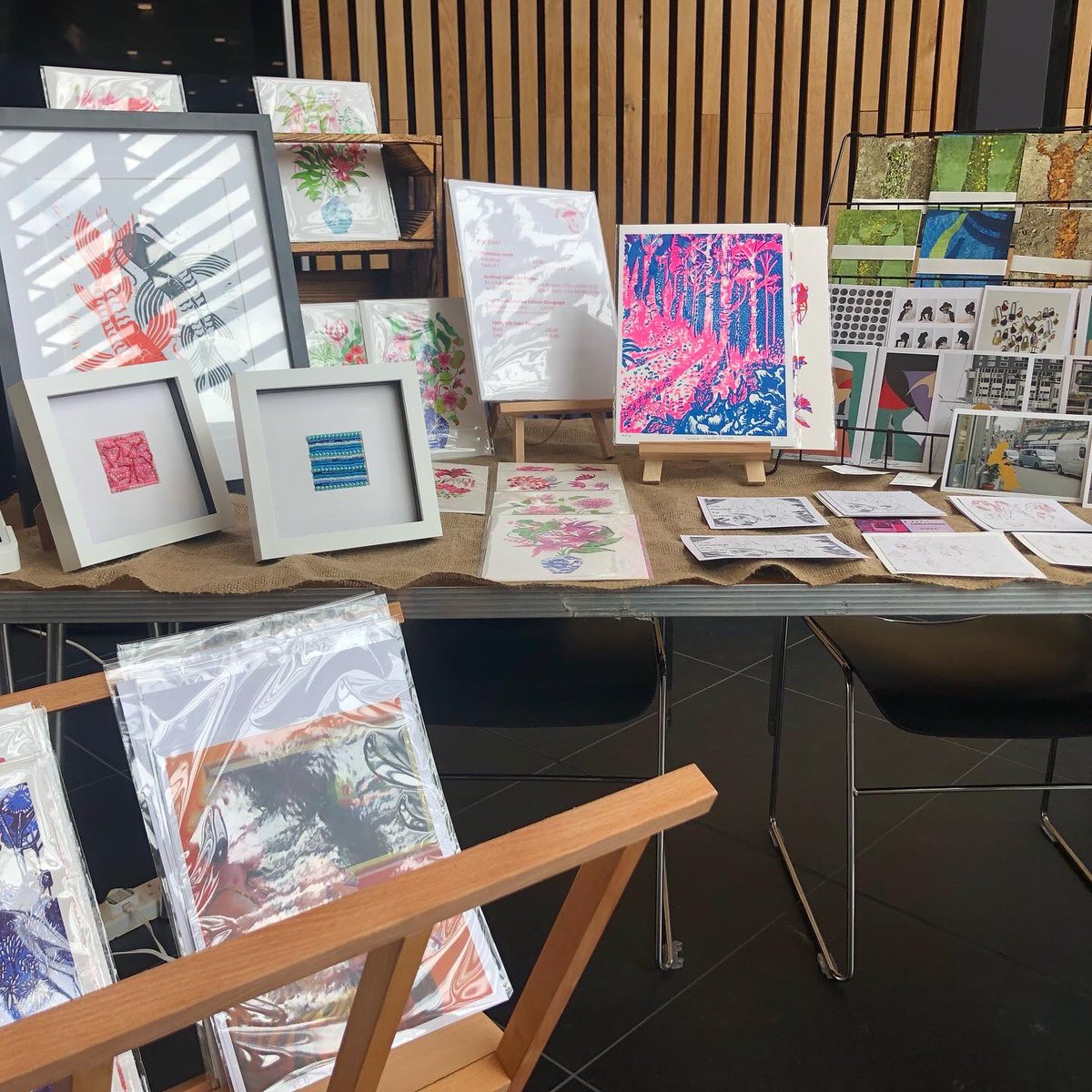 EMERGEinBath's tweet photo. Ace day at the Student Signal Event at Newton Park @bathspauni with our pop up EMERGE shop. We’re looking forward to coming back again soon!
#bathspaproud @bathspasu #makers #craftfair #studententrepreneur #studentmoneyweek #graduatesupport https://t.co/t1uM335ddO