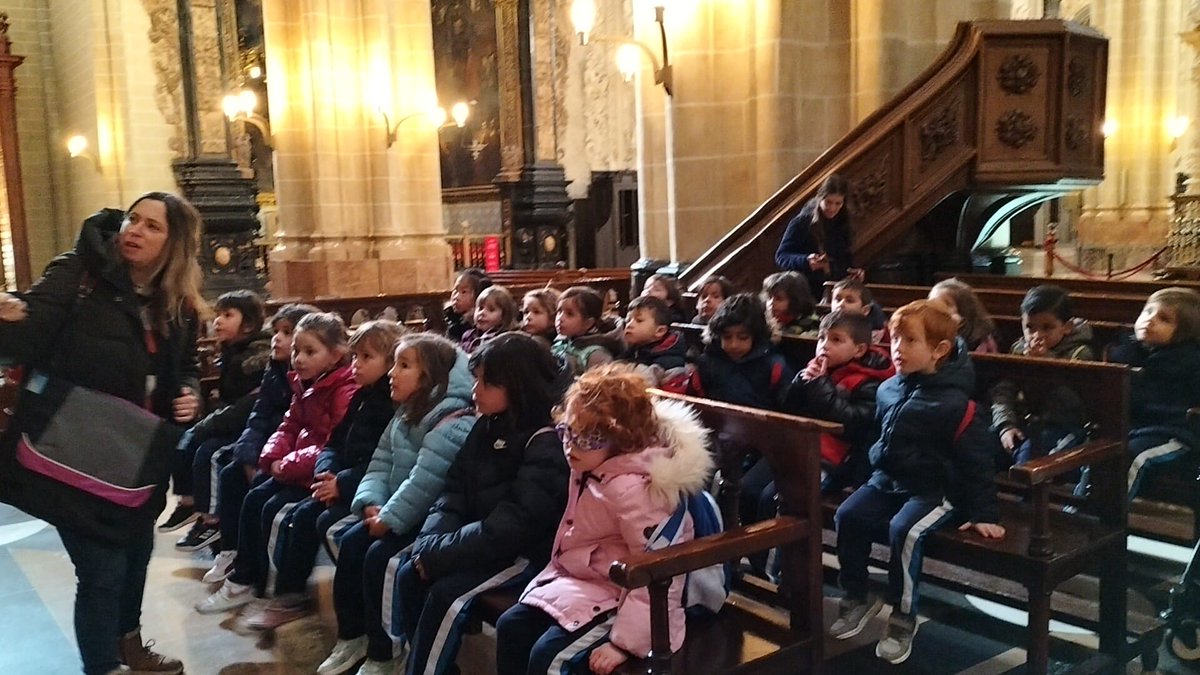 E_Pompiliano's tweet image. Los niños de 3° de #infantil  hemos ido de excursión al #Ayuntamiento y a La Seo. Hemos jugado a detectives y hemos aprendido muchas cosas.

#excursiones #atreveteacaminar